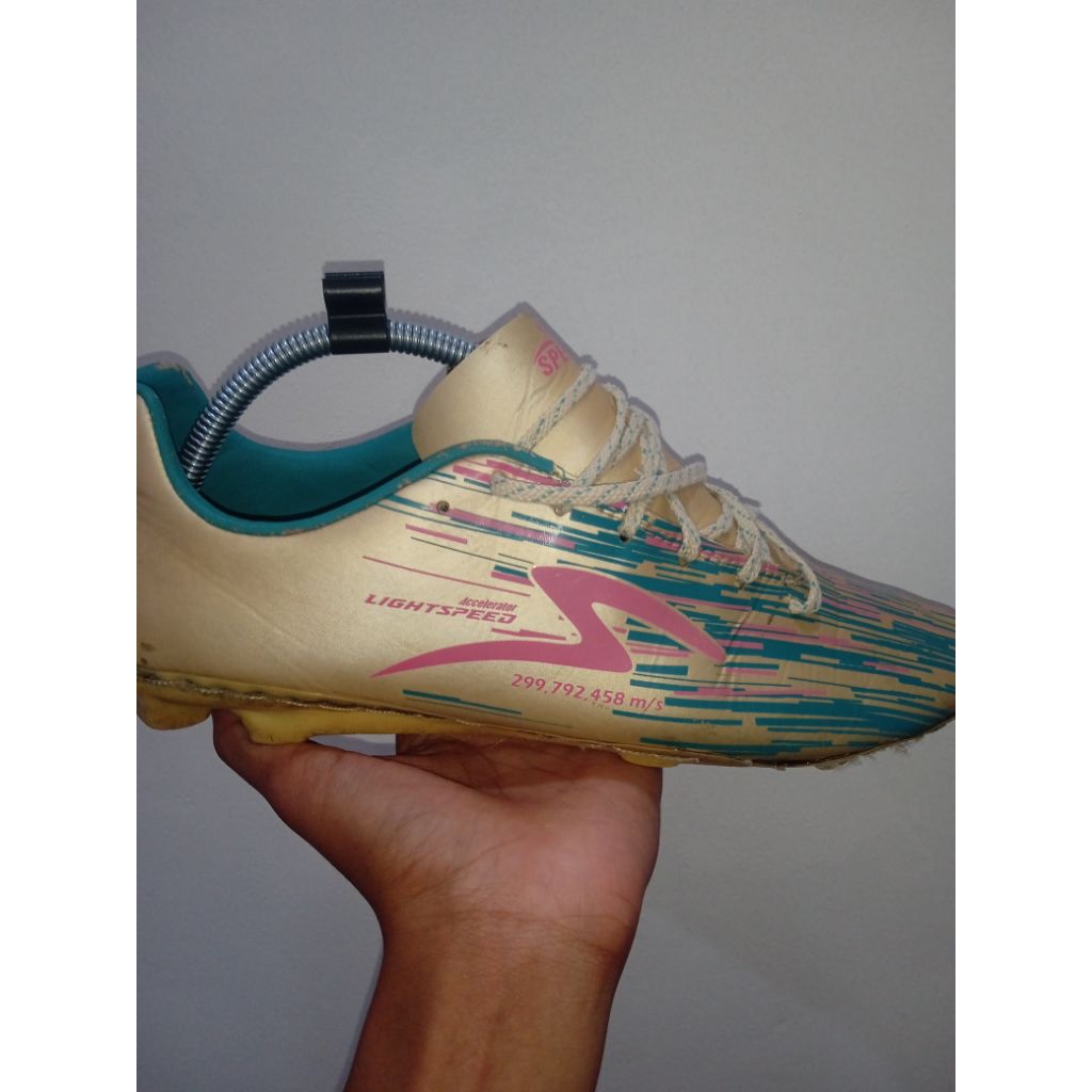 Sepatu Bola LS reborn ivory