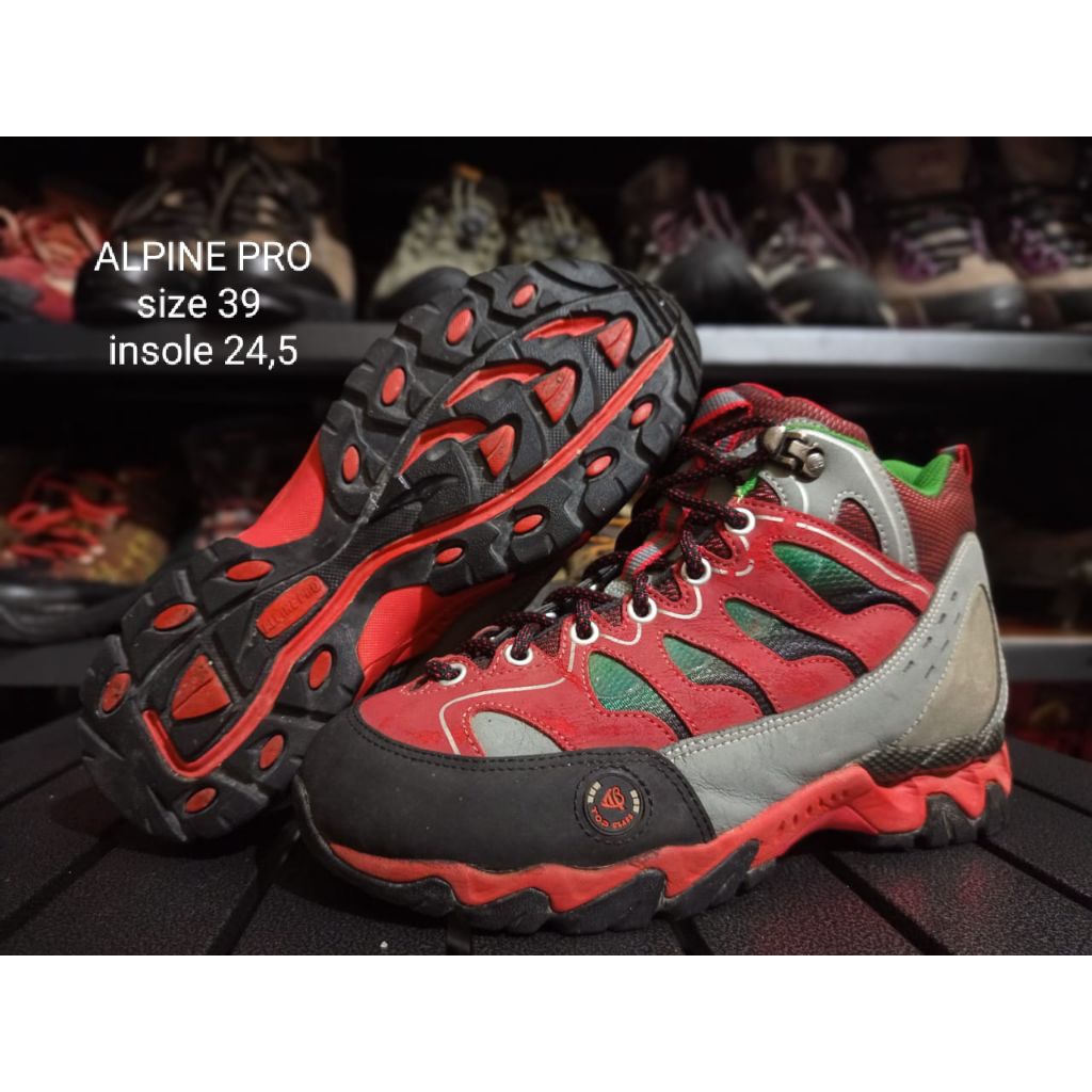 sepatu outdoor thrifting