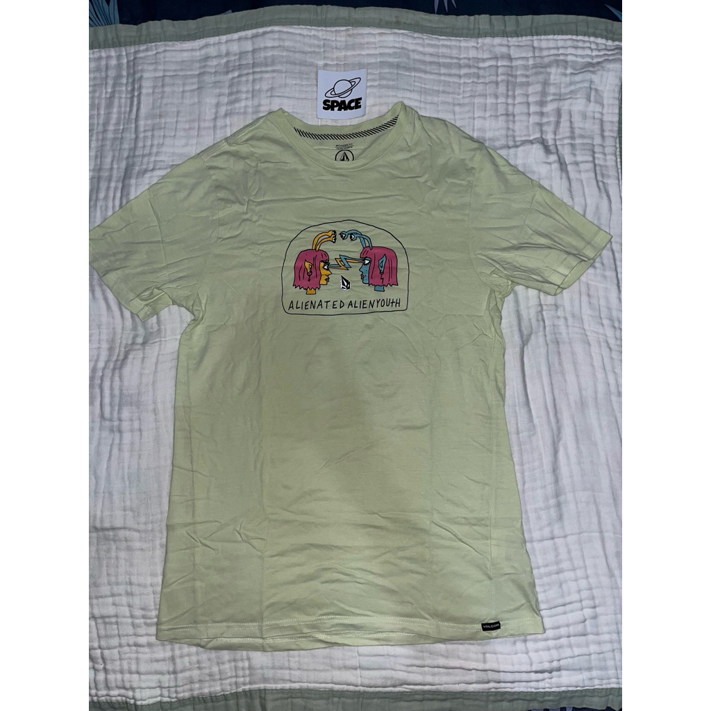 TSHIRT VOLCOM BEKAS SIZE M FIT L
