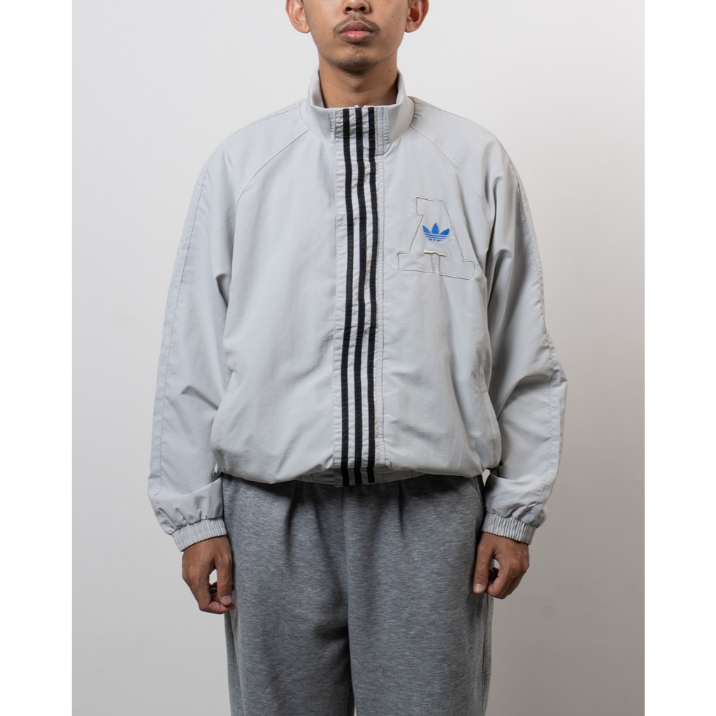 Jaket Adidas Tipe Rifta Sport Windbreaker Jacket Warna Light Grey