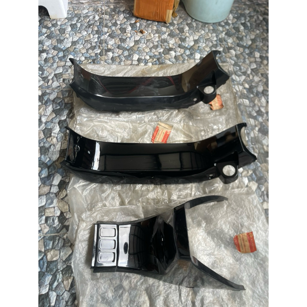 legshield legsil cover tengah cover tangki tanki suzuki crystal original SGP nos