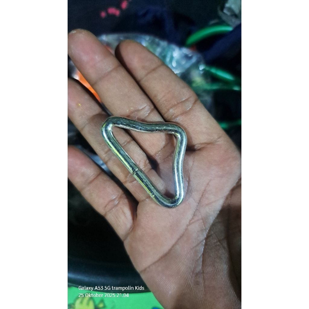 segitiga matras trampolin