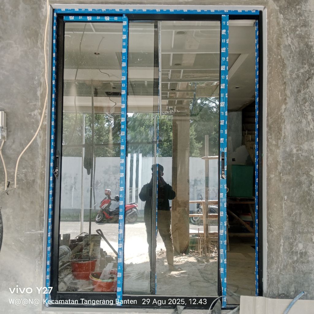 Pintu sliding door 3 daun Aluminium dan kaca