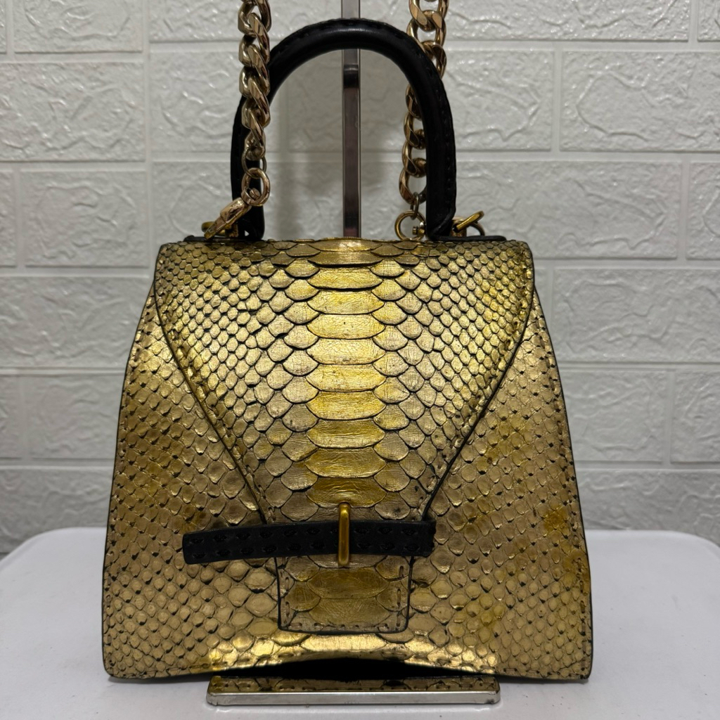 tas sling bag kulit asli. tas pesta prelop. gold