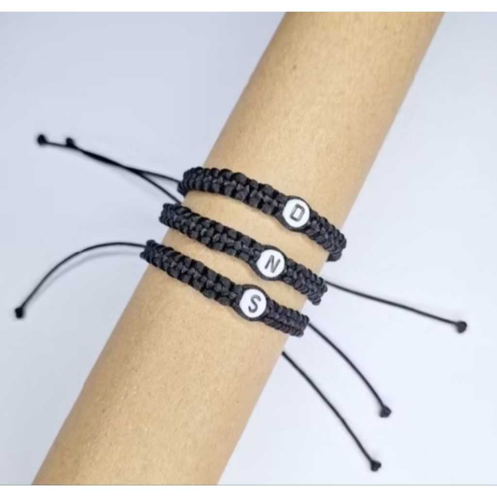 (COD) GELANG COUPLE TALI SATIN HITAM ANYAM HURUF KEKINIAN