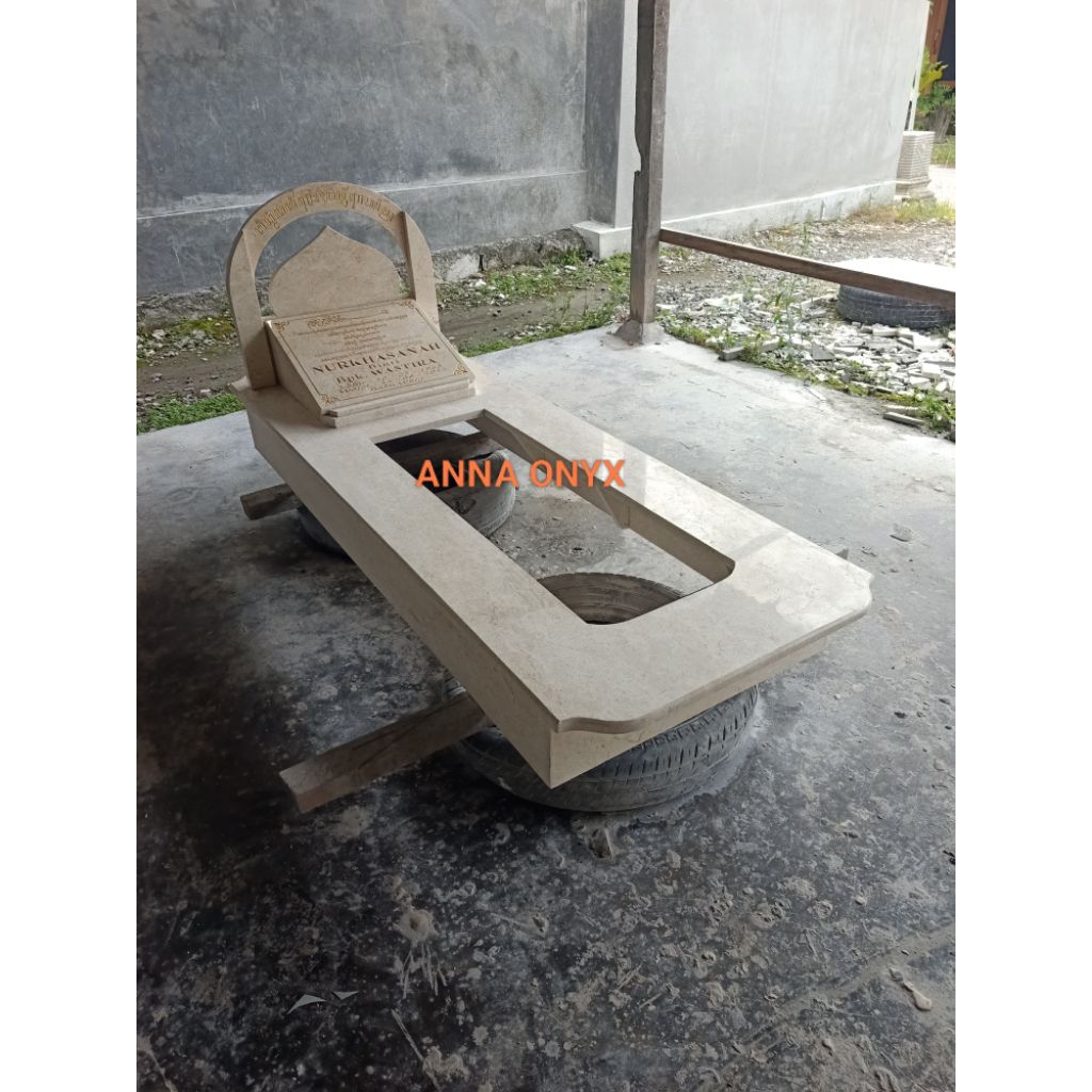 Kijing Makam Marmer Satu Tingkat Nisan Kubah