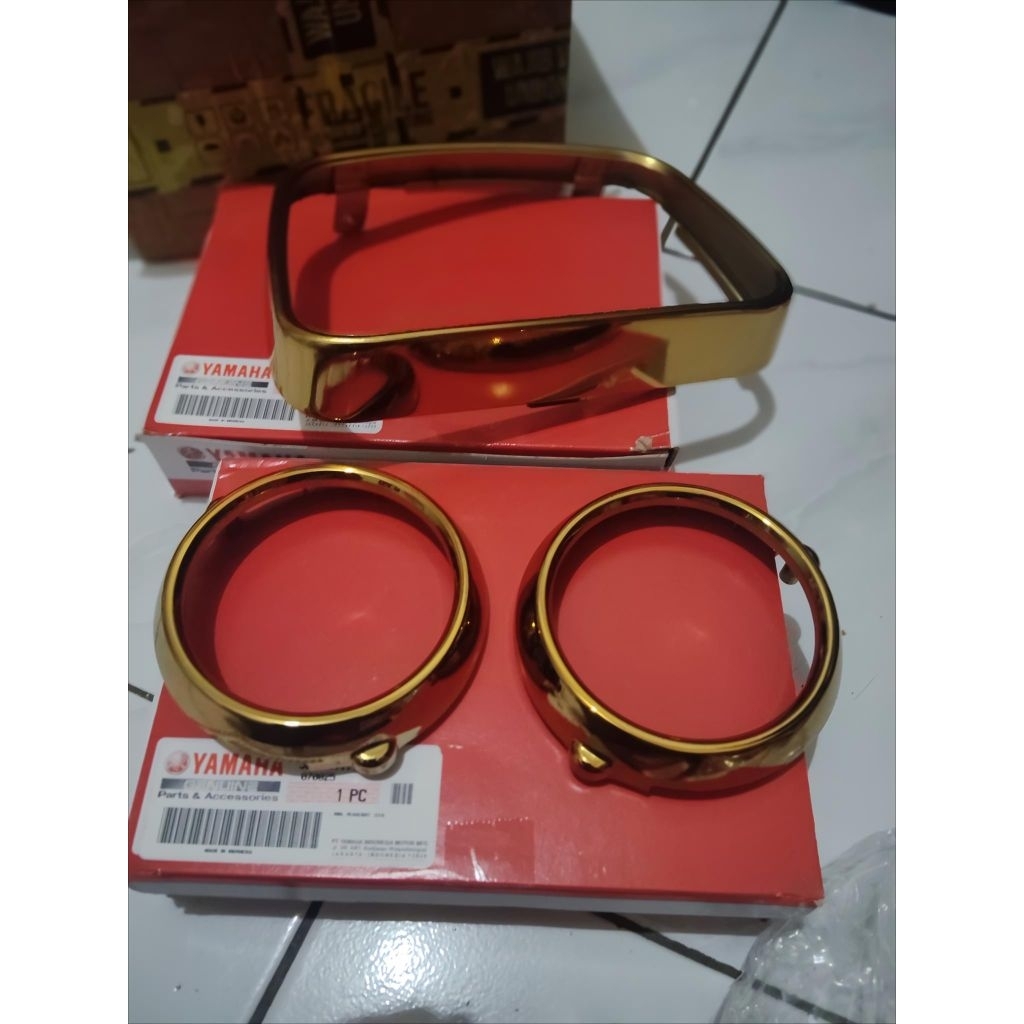 Ring Lampu depan gold SE dan Ring spidometer spedemoter rx king rxking SE gold original