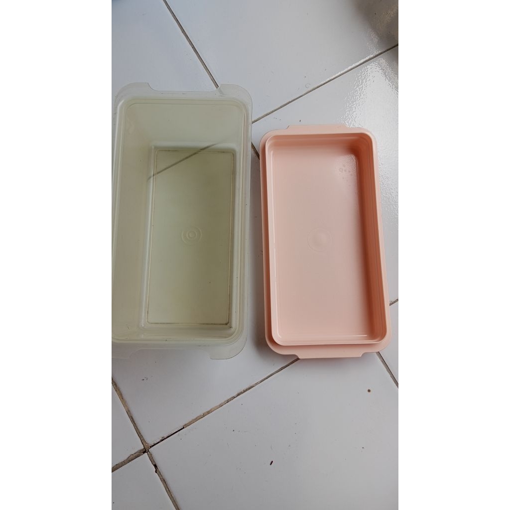 PRELOVED WADAH ROTI TUPPERWARE