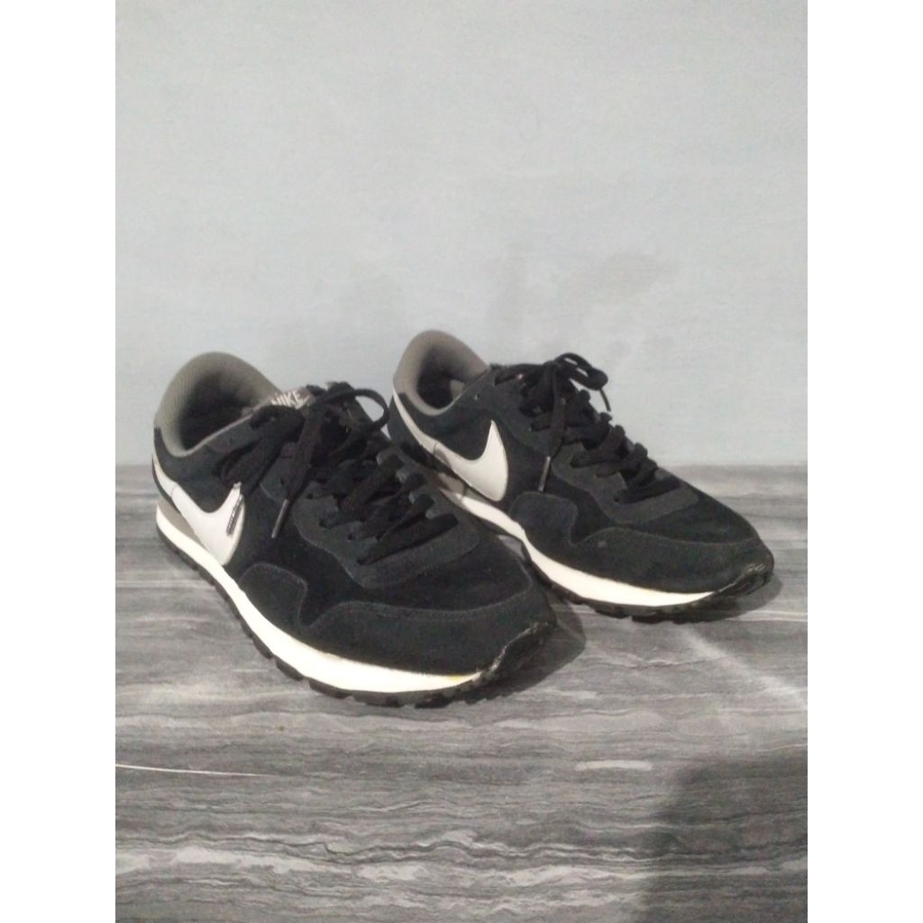 sepatu Nike Air Pegasus 83 Black White