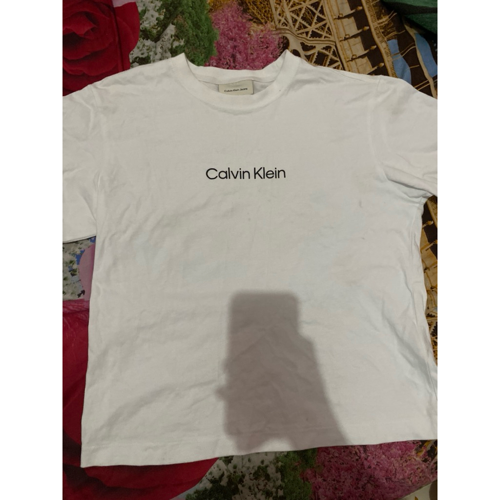preloved tshirt calvin klein size XS original