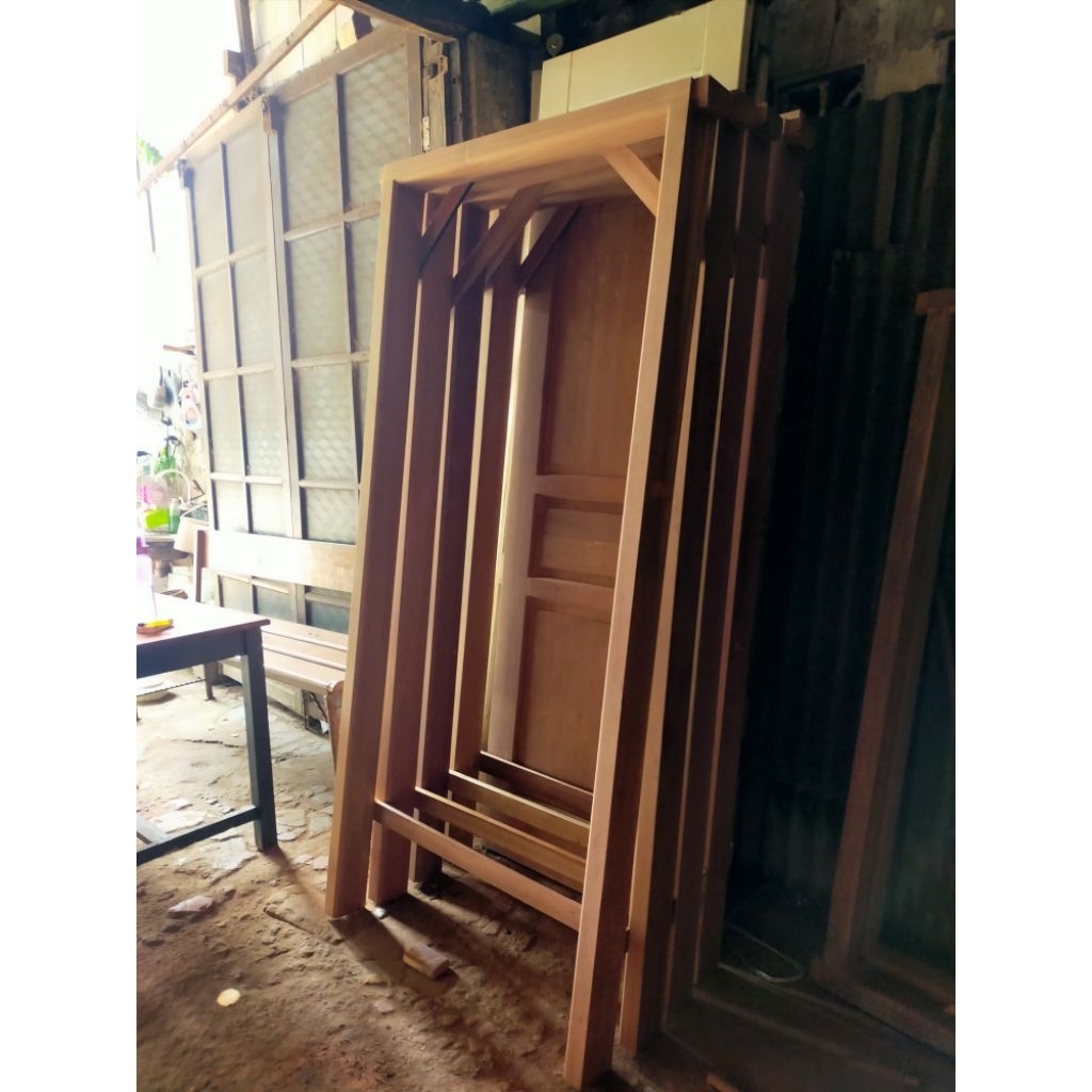 kusen pintu (meranti)