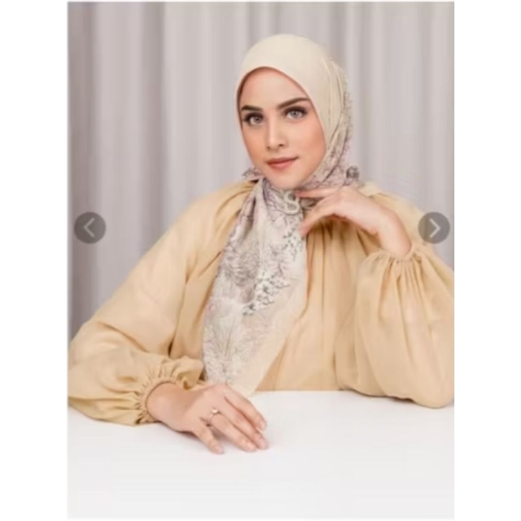 Buttonscarves Holiday Eggnog