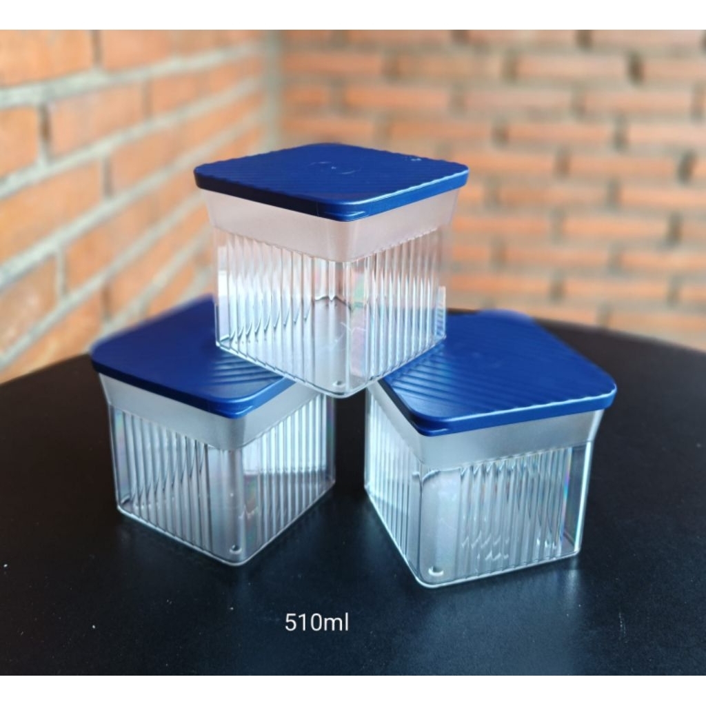 TUPPERWARE FAMILY MATE SQUARE/ ROUND