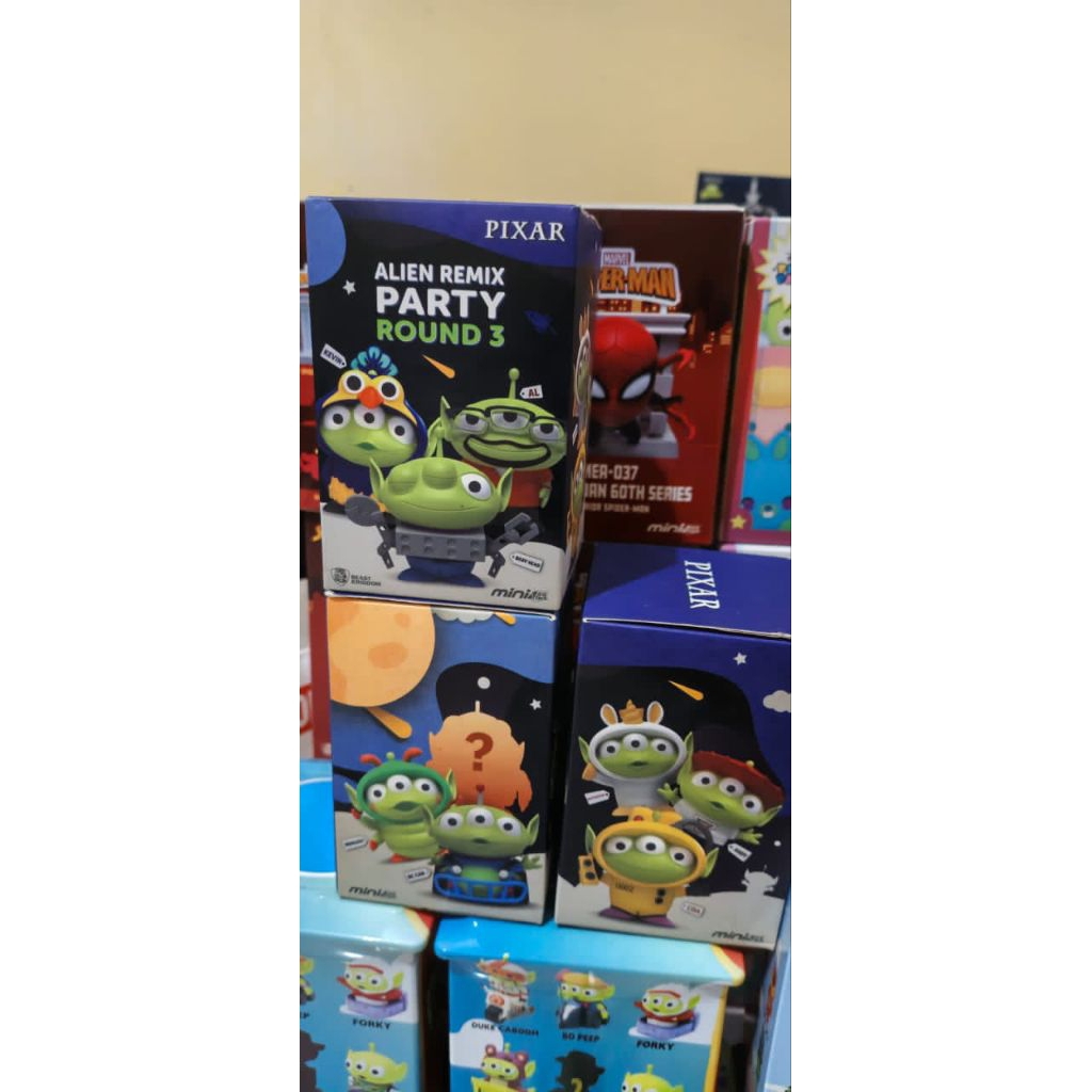 Alien remix toy story figure selected