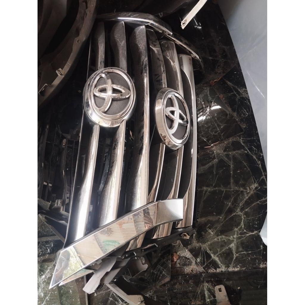 Grill fortuner vrz 2016 2017