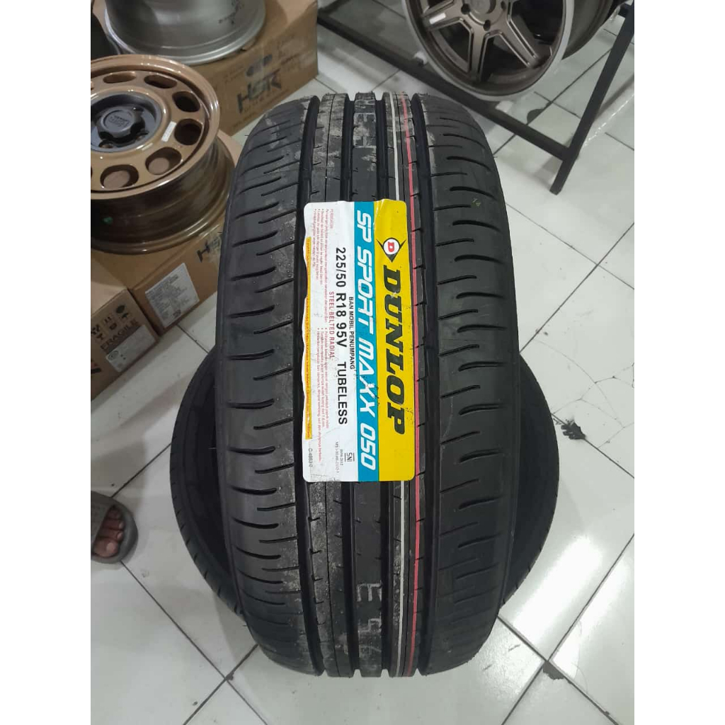 Ban Mobil DUNLOP SP SPORT MAXX 050 225 50 R18 Ban Mobil Zenix Alphard