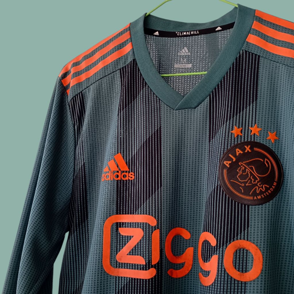 Ajax Away 2019/2020 Ls Player Issue