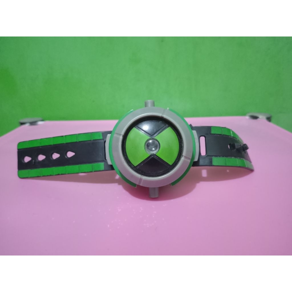Jam Tangan BEN 10 ILLUMINATOR OMNITRIX WATCH PROJECTOR CN Bandai 2008 Murah Retro Vintage Rare Kolek