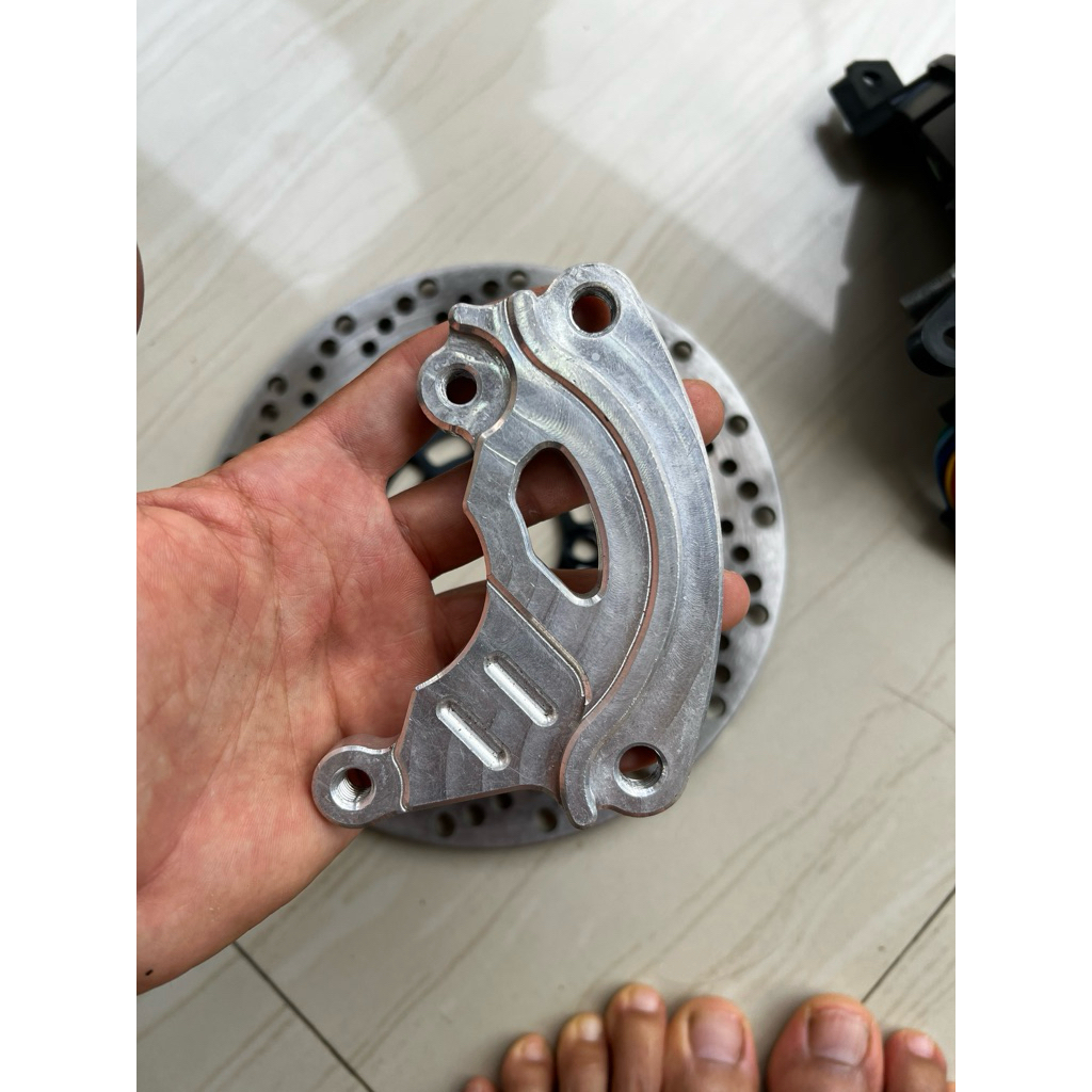 breket  kaliper 260 mio smile/shock kyb mio untuk kaliper 2p brembo/ktc/accossato