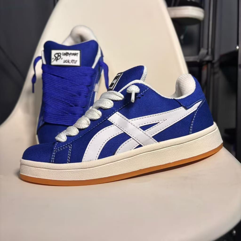 Sepatu Sneakers Casual Terbaru Original Bahan Suede Warna Royal Blue/Biru Dengan Model Lidah Gemuk S