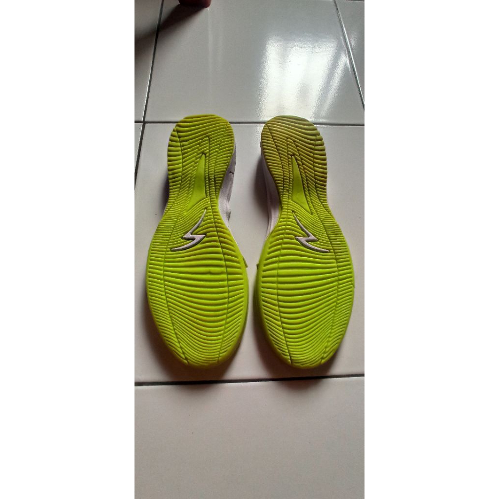 outsole sepatu futsal SPECS