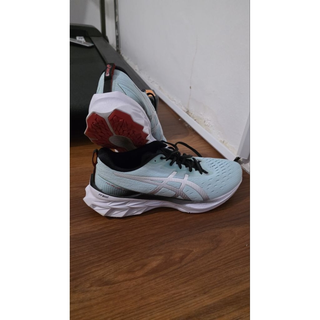 Asics Novablast 2