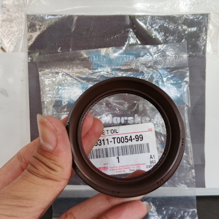 Seal Crankshaft Depan Innova Fortuner Hilux Hiace Kode Part 90311 T0054 99 Produk Original Toyota