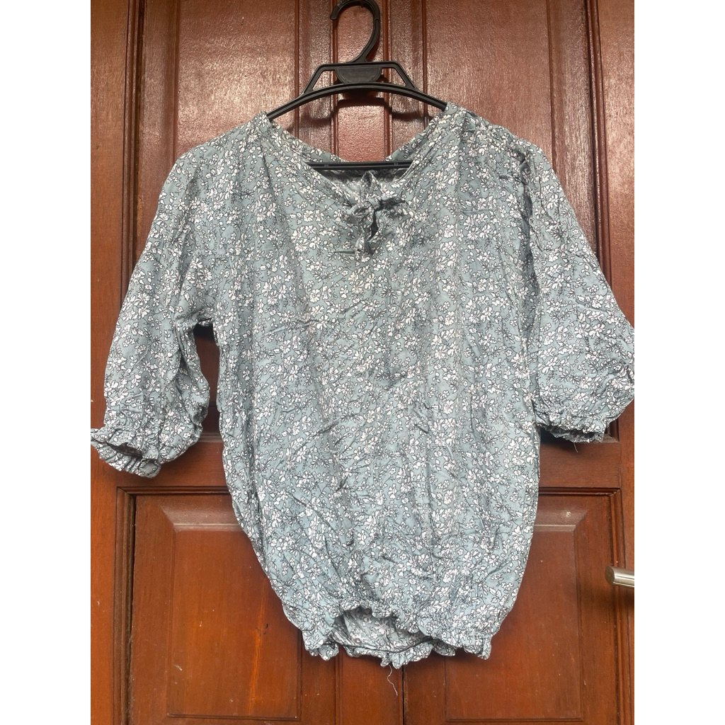 Blus motif bunga