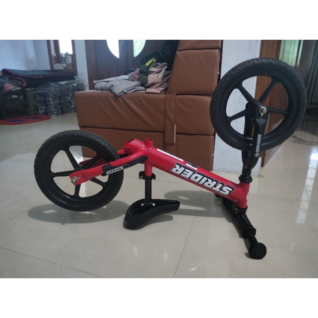 PRELOVED STRIDER SPORT RED 12 PUSH BIKE BALANCE BIKE MURAH SECOND
