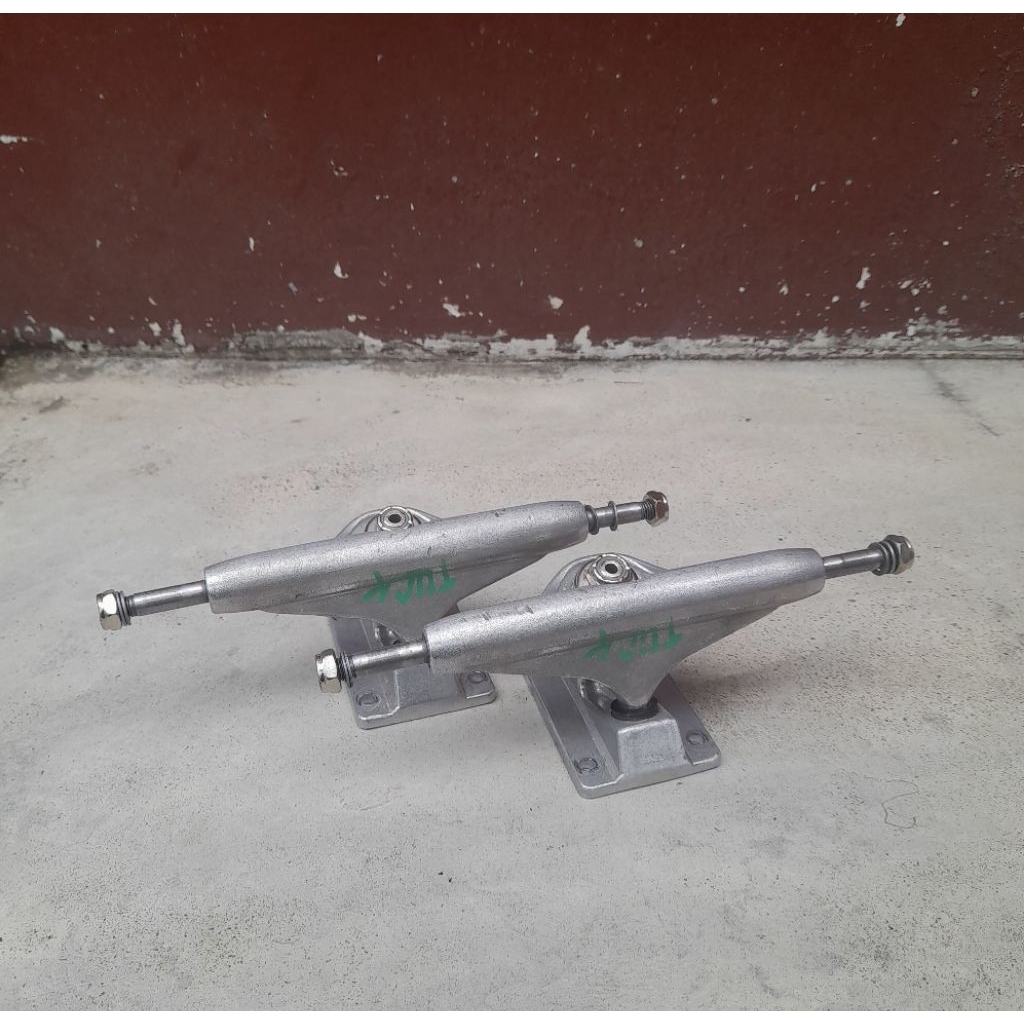 Skateboard Truck Tuck double hollow second / bekas