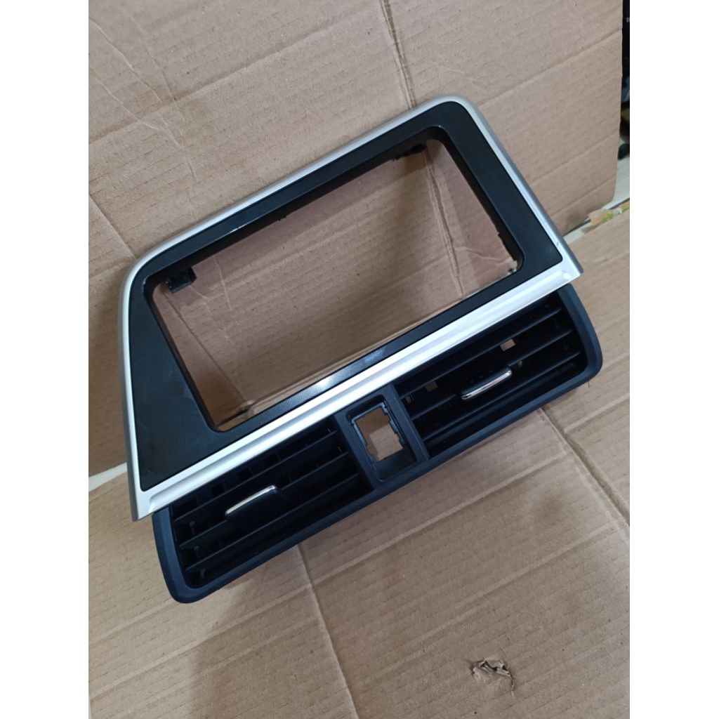 Frame Head unit mobil Toyota Sienta original