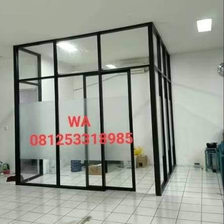 Partisi sekat ruangan pakai sanplas dan pintu sliding door