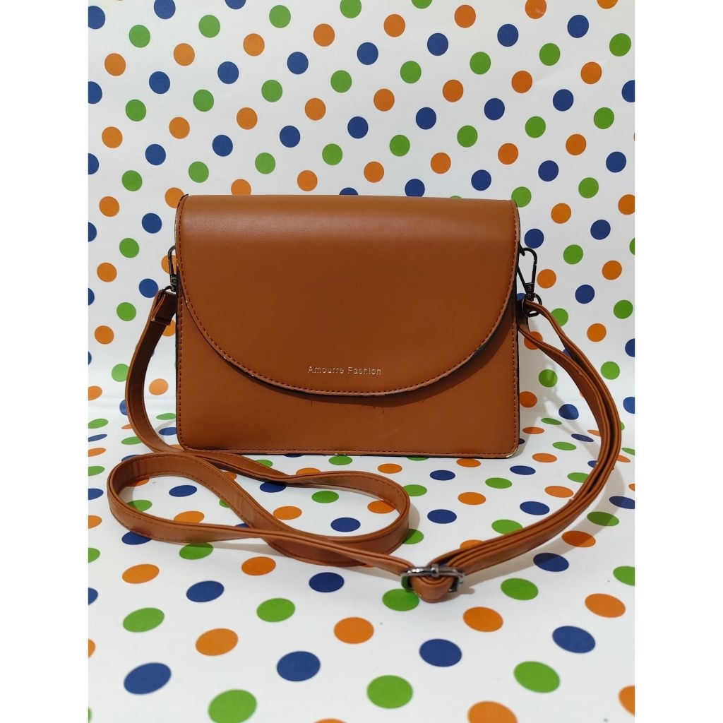 (Preloved) Tas Selempang Coklat "Amourre Fashion"