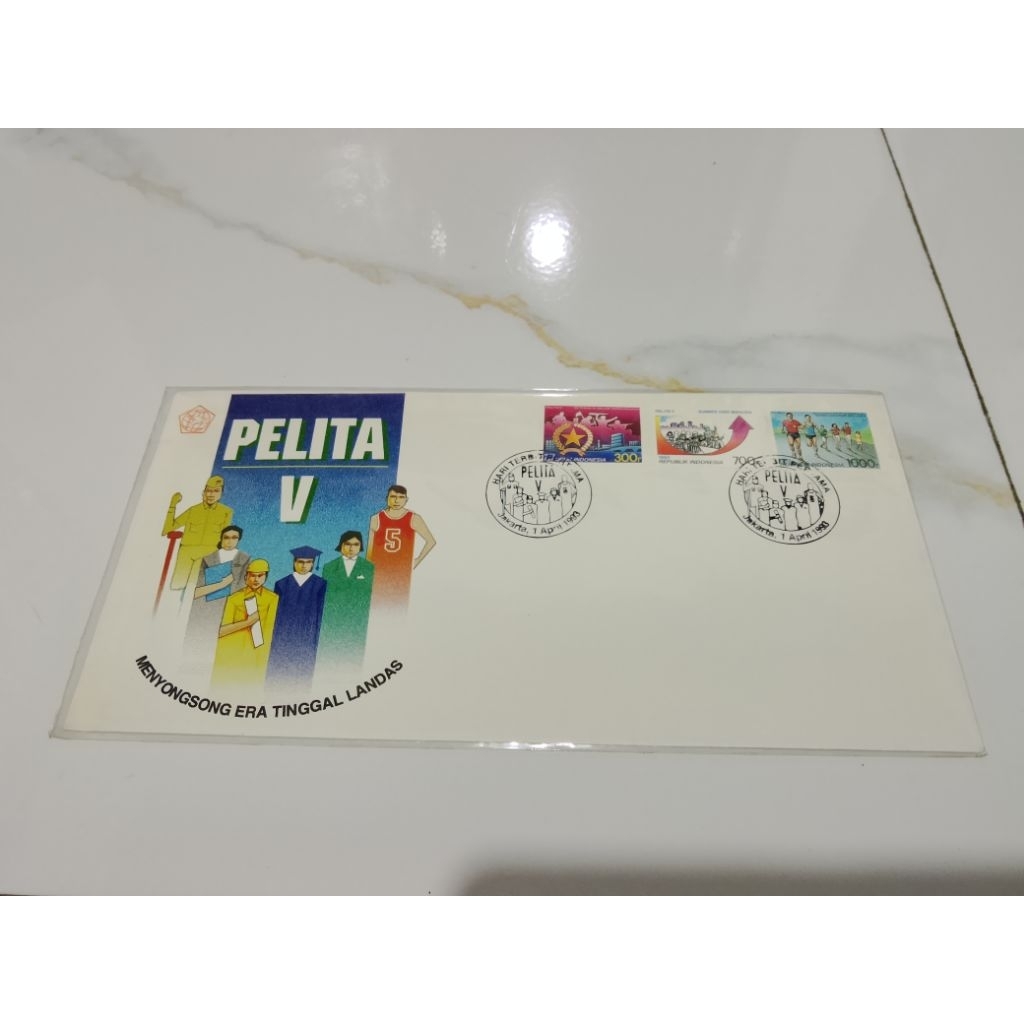 Sampul Hari Pertama pelita V