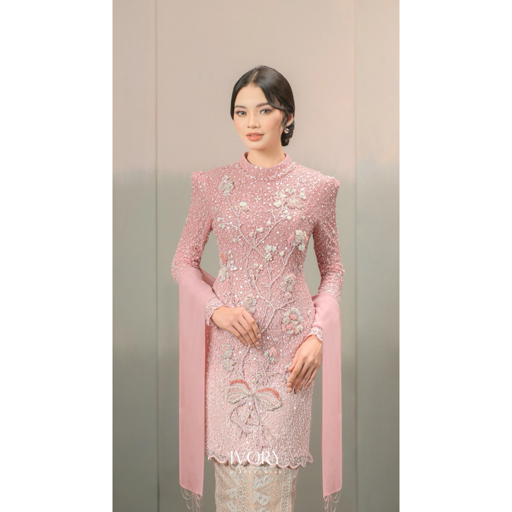 Sewa Kebaya Ivory Studio RTW - Anyaman Hikayat | Kisah Putri Mandalika Kebaya in Ombre Dusty Pink