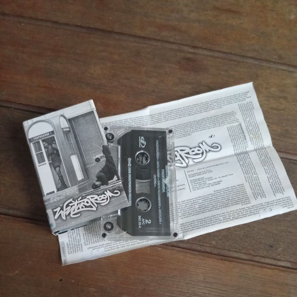 Kaset Waiting Room Propaganda/2000 independen records mulus