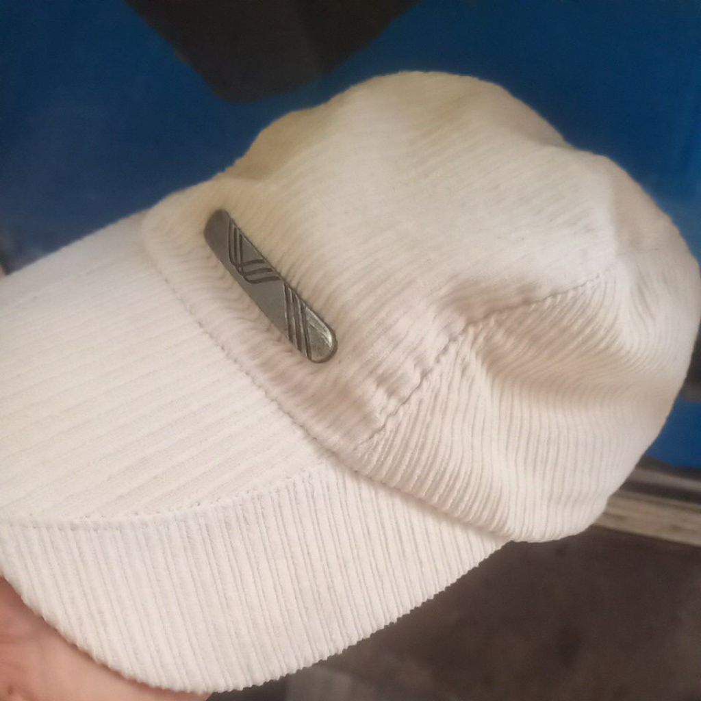 Topi vintage adidas balok corduroy second