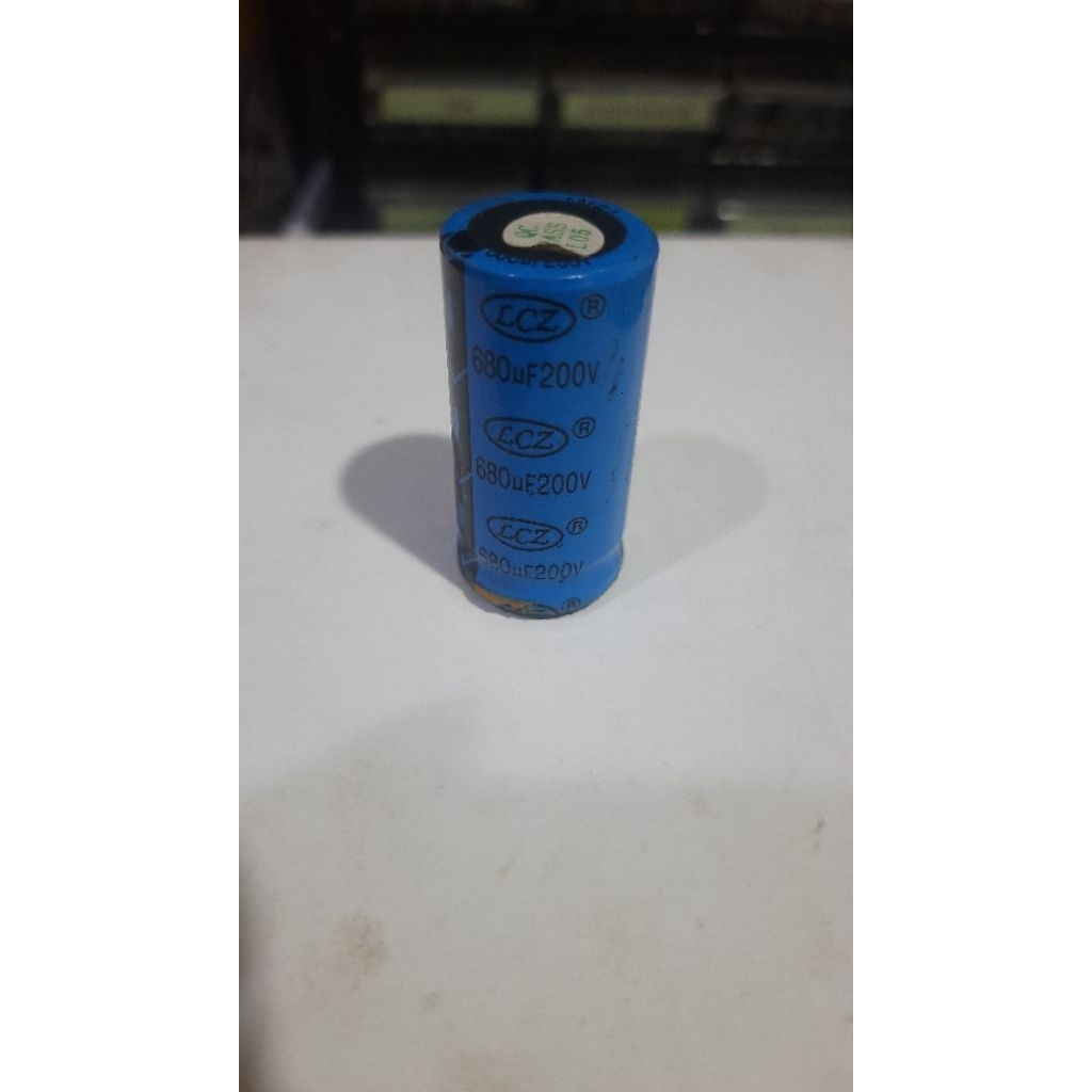 Elco 680UF 200V