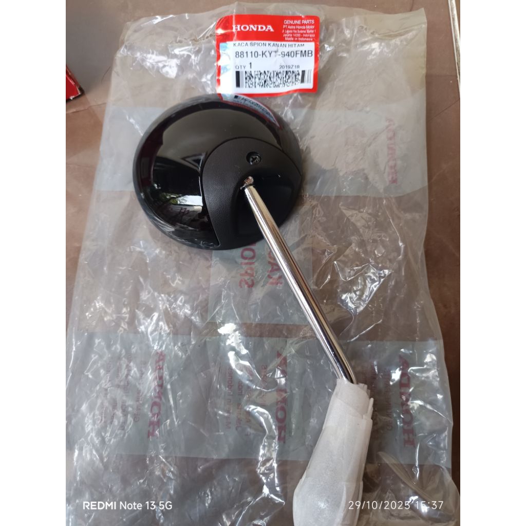 kaca spion kanan honda scoopy karbu hitam original AHM