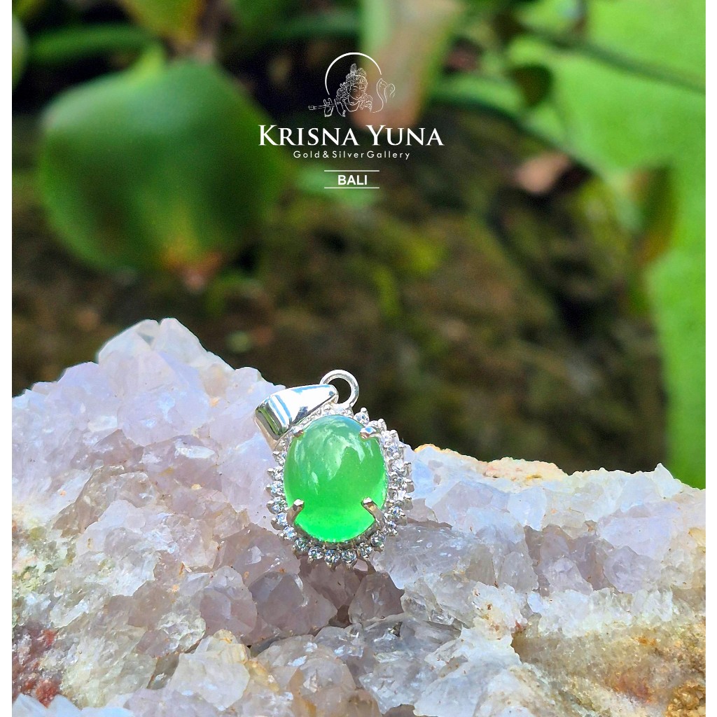 Natural Green Jadeite Jade Pendant