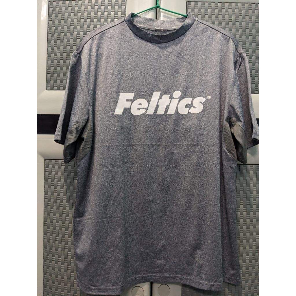 Tshirt Feltics Big Logo, Pakaian Pria, Atasan