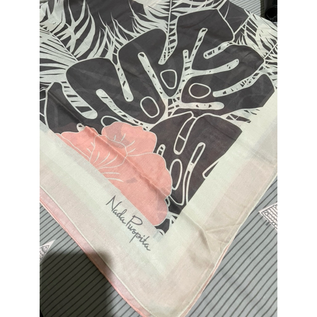 Preloved Nada Puspita Scarf Original