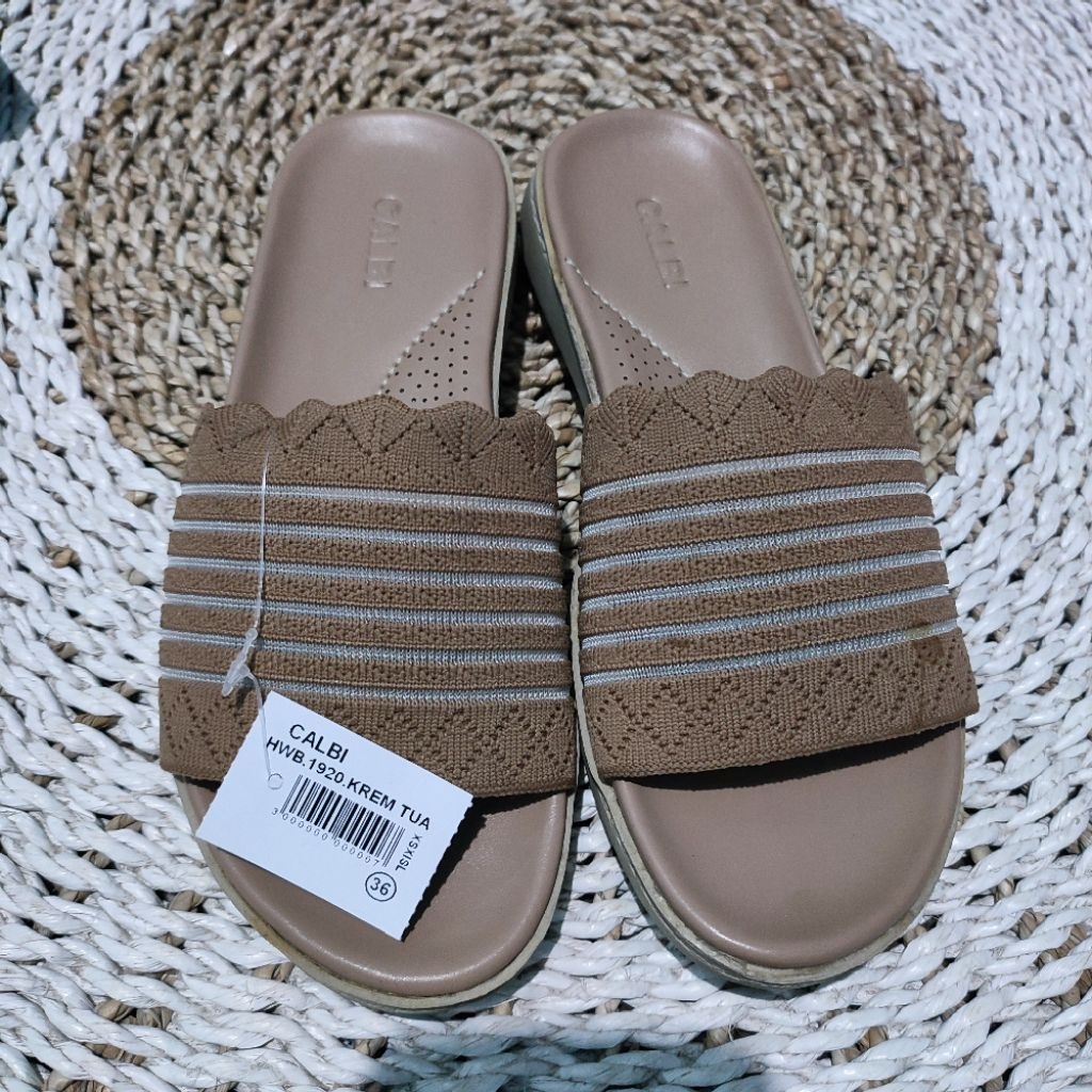 CALBI rajut sandal flat