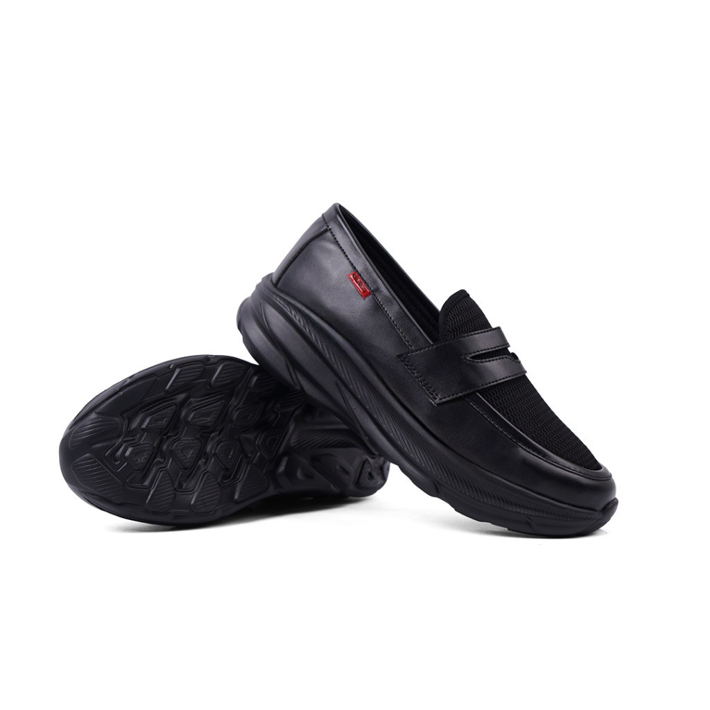 Sepatu Sneakers Loafers Slip On Sport Casual Style Pria Dewasa Walking Shoes Hitam Kickers