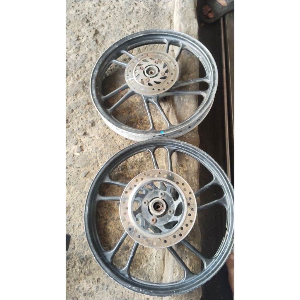 pelek motor CS1/supra x 125 sepasang original copotan