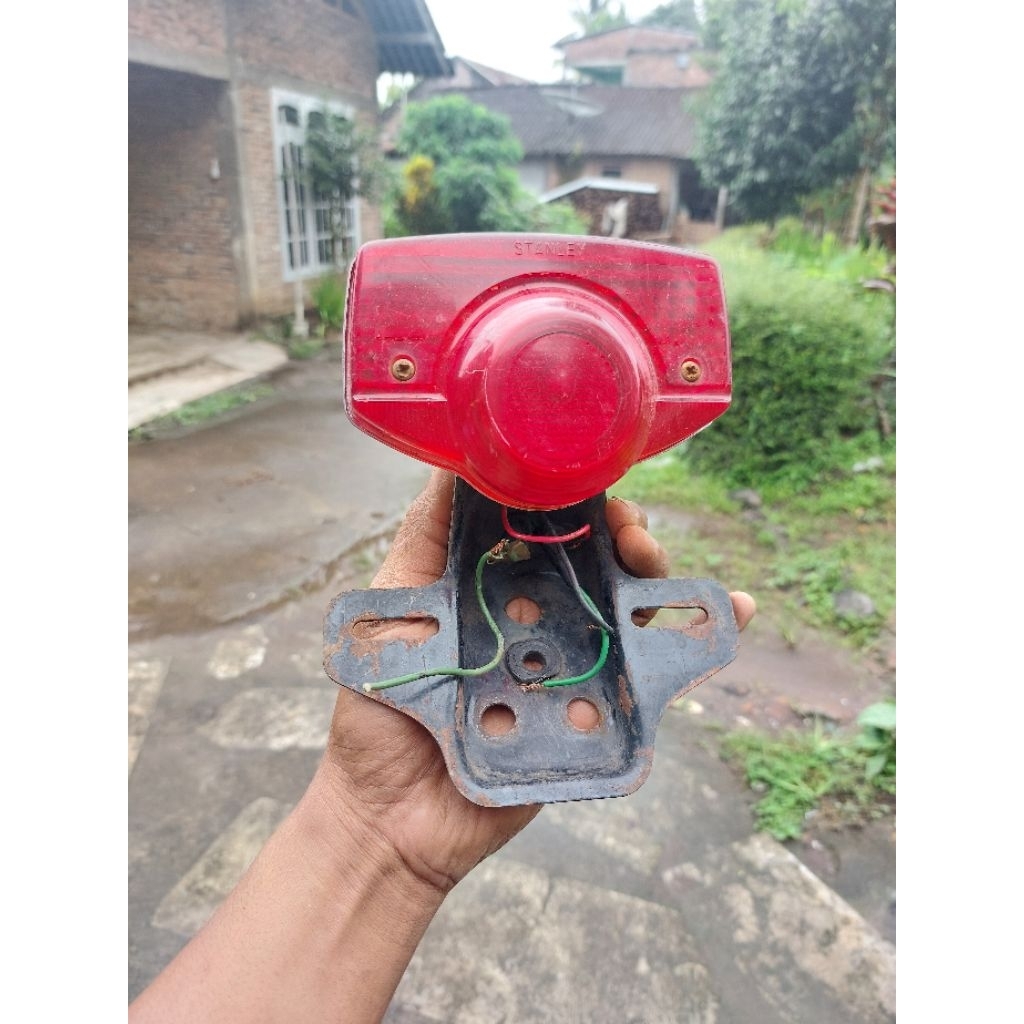 Lampu Belakang Honda GL100 Gl125 Original Komplit