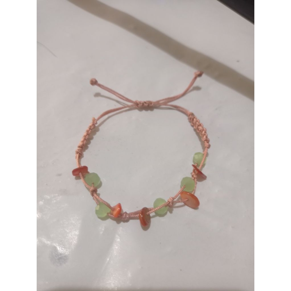 Gelang kristal hijau dan kulit kerang Tali Giok Serut