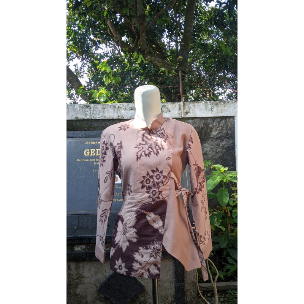 Pakaian wanita Blouse Batik kombinasi polos lengan panjang