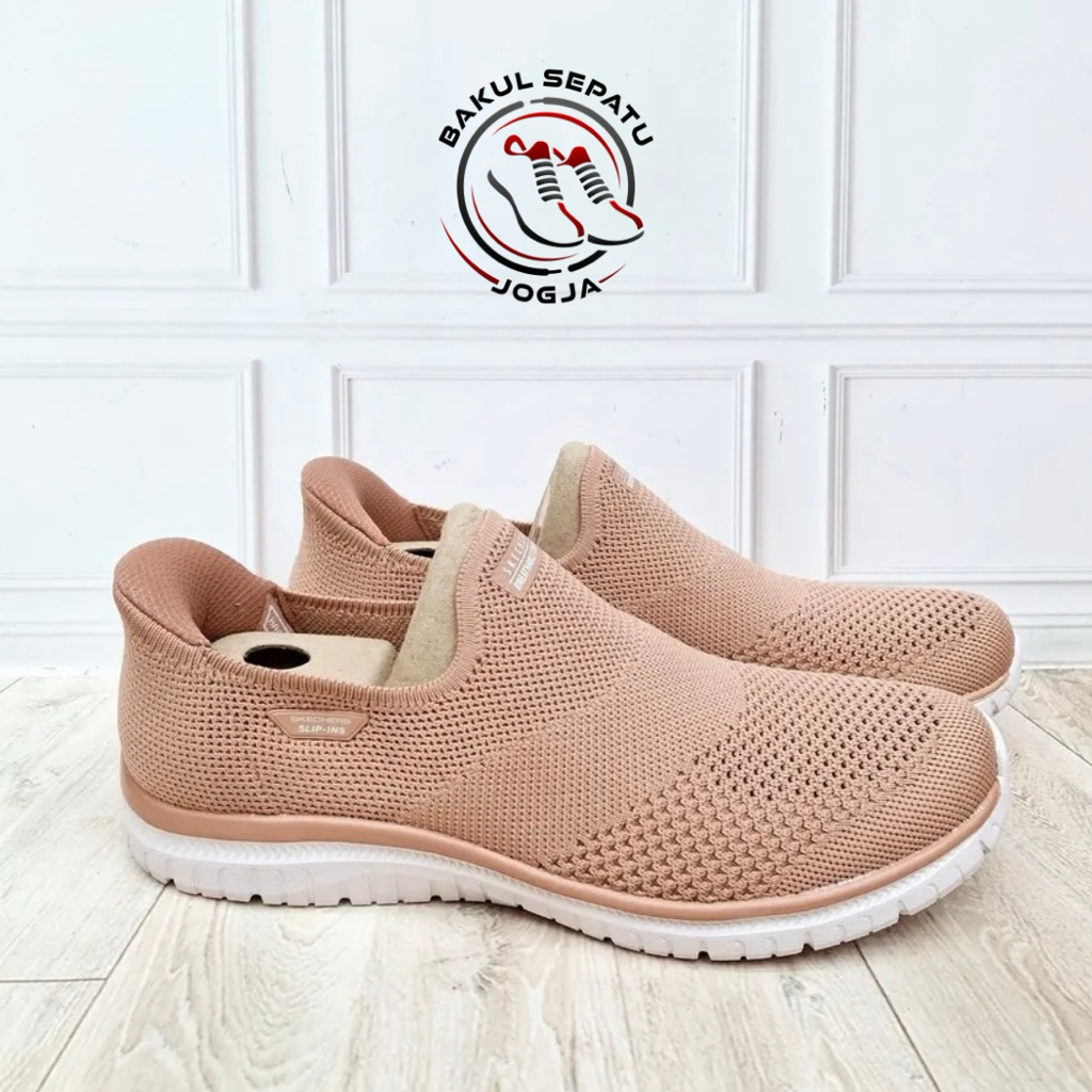 Sepatu Wanita SKECHERS Virtue Slip Ins (Size 39-40) Sneakers Casual Sport Sekolah Dewasa
