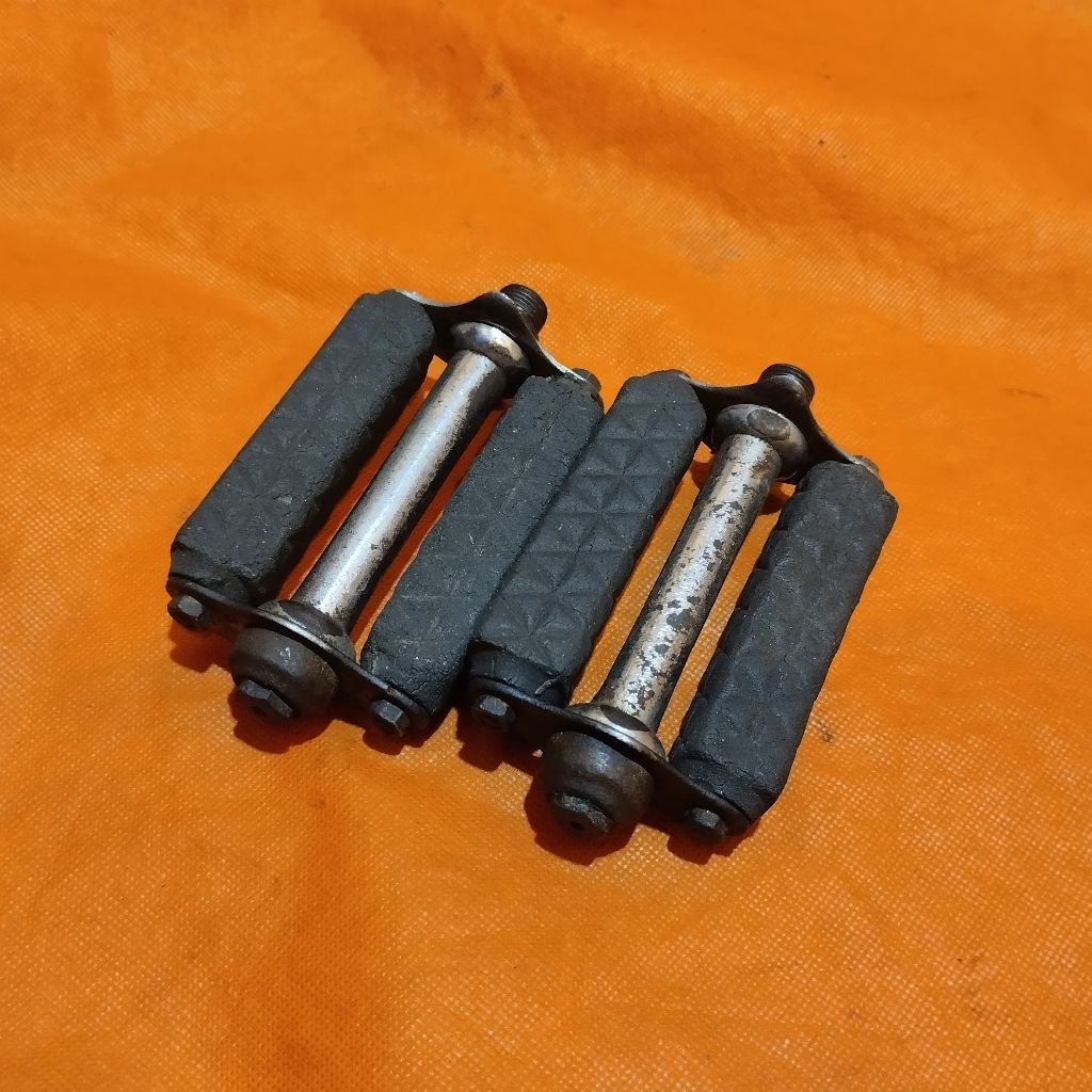 Pedal sepeda onthel tua England untuk Humber Raleigh Rudge